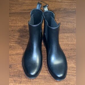 NWOT Sleek Black Ankle Boots Size 7 Stuff Mark inside of shoe check out pictures